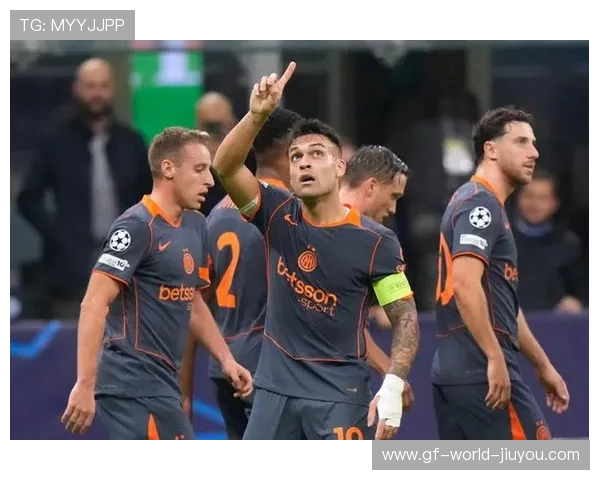 国米4-1完胜，四连胜无可撼动，继续强势领跑欧冠小组，国米时隔45年重夺欧冠