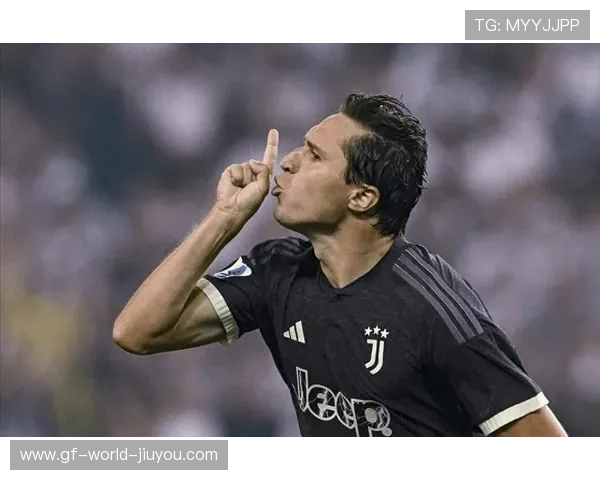 尤文突破禁区制造混乱，基耶萨补射偏出